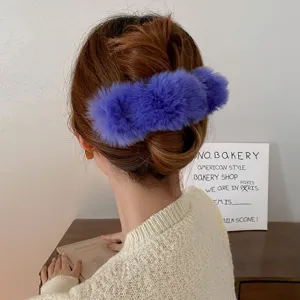 Blaue Plüsch Haarklammer für Damen, Herbst Winter flauschige Haarklammer Haaraccessoires.