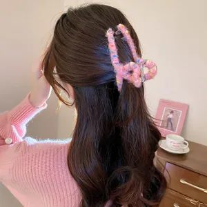 Rosa flauschige Garn Haarspange süße ästhetische Haarspange für Damen und Mädchen