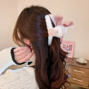 Pluesch Haarklammer Winter suesse rosa flauschige Haarkralle suesse Hasenohren Haaraccessoires Damen