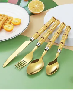 Goldenes Besteck-Set aus Edelstahl mit Bambusgriff, 4-teiliges Besteck für Steak, Messer und Löffel.