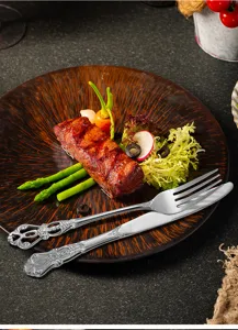 Ensemble de couverts vintage en acier inoxydable avec manche sculpte elegant pour steak.