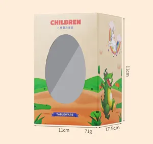 Dettaglio della scatola di imballaggio per set di stoviglie per bambini con dinosauro.