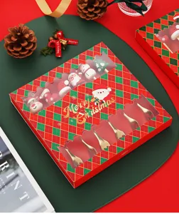 Weihnachtliches Besteckset mit festlichen Weihnachtsmann- und Schneemann-Figuren in Box.