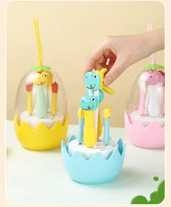 Set di stoviglie per bambini con uovo di dinosauro carino e cucchiaio forchetta in acciaio inox.