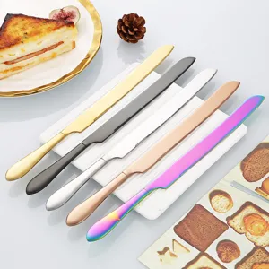 Cuchillo de pan de mango largo de acero inoxidable y esparcidor de mantequilla para cocina.