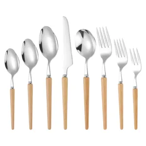 Edelstahl Besteckset mit Buchenholzgriff, japanische Löffel, Gabeln und Steakmesser Set.