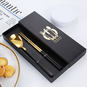 Set di posate in acciaio inossidabile cucchiaio e bacchette nero e oro confezione regalo principale