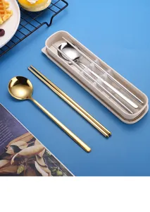 Edelstahl Löffel und Stäbchen Set Detailansicht, tragbares Geschirr für den Alltag.