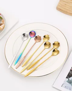 Cucharas de acero inoxidable con mango largo y diseño floral para café y postres.