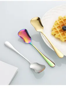 Détail cuillère dessert inox, design gourde créatif, surface polie brillante, divers coloris.