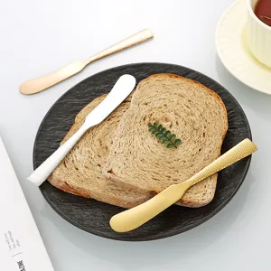 Couteau à beurre martelé en acier inoxydable pour tartiner confiture et pain quotidien.
