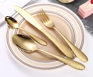 Goud roestvrij staal bestek set biefstuk mes vork lepel keuken servies detail weergave