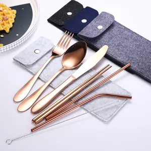 Tragbares Edelstahl Besteckset mit Roségold Gabel Löffel Messer Strohhalm und Filzbeutel