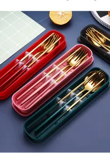 Tragbares Edelstahl Besteckset mit Löffel, Gabel, Stäbchen und buntem Aufbewahrungsbehälter.