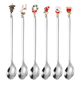 6er Set Edelstahl Weihnachtslöffel mit süßen festiven Anhängern für Kaffee und Desserts.