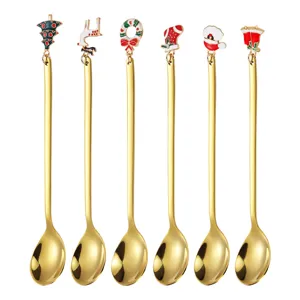 6er Set goldene Weihnachtslöffel aus Edelstahl mit niedlichen Anhängern für Kaffee und Desserts.