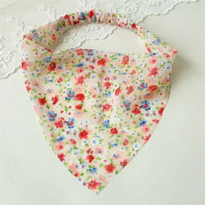 Dettaglio della fascia triangolare in chiffon floreale, tessuto leggero con elastico retro.