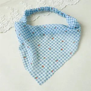 Fascia per capelli a triangolo a quadri blu e bianchi con stampa ciliegia, cerchietto in chiffon chic.
