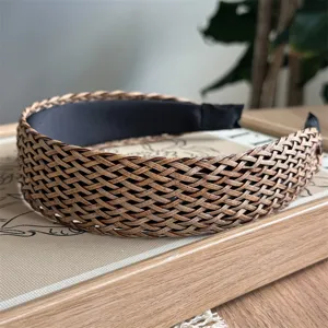 Rattan brede haarband, bohemien gevlochten haarhoepel detail voor vakantie en dagelijks.