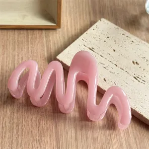 Pink wave hair claw clip detail shot, elegant aesthetic dopamine design for daily hairstyles.