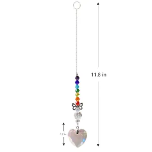 Kristallen suncatcher hangend ornament met kleurrijke kralen, metalen vlinder en hart hanger.