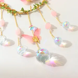 Kristallen zonnevanger hangende decoratie met gouden bladeren roze vlinder en kristallen bollen