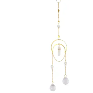 Oro cristallo acchiappasole sospensione con cornice luna e sfere di prisma per arredamento finestre.