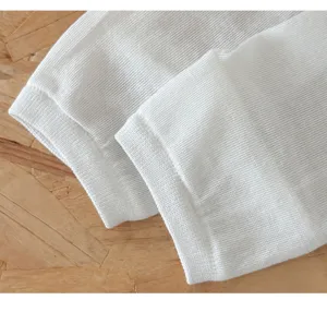 Witte geribbelde korte beenwarmers voor dames, comfortabele ademende zomerse modesokken.