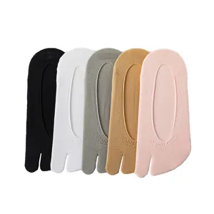 Comfortable breathable split toe invisible boat socks, shallow mouth cotton socks for women.