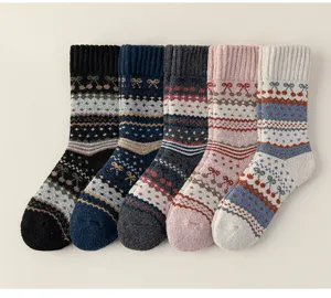 Retro calzini in lana da donna invernali spessi caldi stile etnico tubolari medi