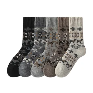Calcetines de lana gruesos de invierno para mujer con patrón retro y diseño térmico.