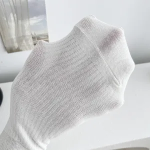 Calcetines cortos de malla blanca transpirable para mujer, ideales para verano.