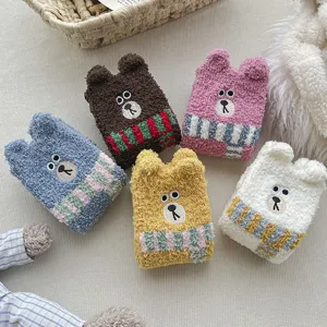 Bonitos calcetines de invierno de oso de peluche con bufanda, forro polar cálido para mujer.