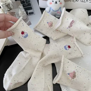Baumwolle Noppen Rollbund Socken mit süßen gestickten Desserts für den täglichen Sommer.