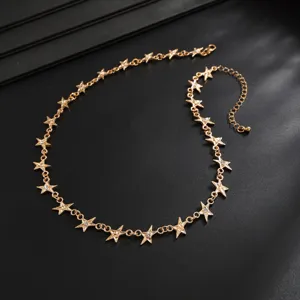Gouden ster choker halsketting met sprankelende strass steentjes, trendy sieraden.
