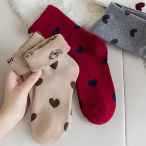 Chaussettes d'Hiver Thermiques Épaissies pour Femmes Motif Cœur Chaussettes en Coton Bouclette Casual Chaussettes Chaudes Résistantes au Froid