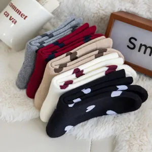 Chaussettes épaisses et chaudes en coton pour femmes, motif cœur mignon bouclettes thermiques.