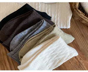 Thick warm wool socks for women, winter solid color mid-tube knit stackable casual socks.