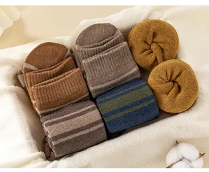 Herren Winter dicke Thermosocken, kuschelige gestreifte Frottekniestrümpfe für kalte Tage.