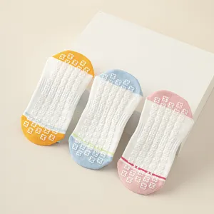 Rutschfeste Yoga Socken mit Noppen, atmungsaktive Pilates Fitness Socken in bunten Farben.