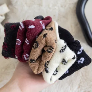 Dicke thermische Wintersocken für Damen, kuschelige warme Frotteesocken im praktischen Set