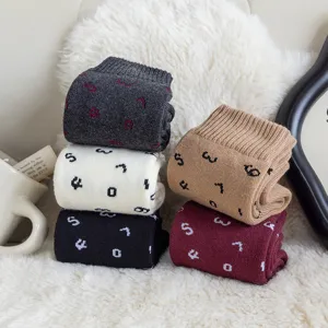 Dicke Damen Wintersocken aus Frottee, warme Baumwollstrümpfe mit Strickmuster für kalte Tage.