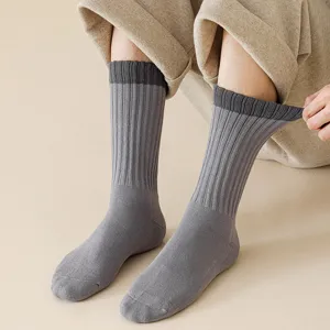 Chaussettes mi-hautes bouclées bicolores pour hommes automne hiver sport et chaleur.