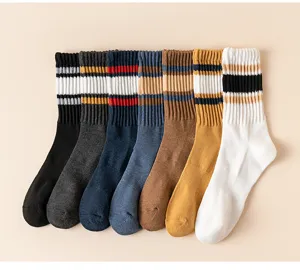 Gestreifte Herren Socken mit dickem Rippstrick und komfortablem sportlichem Design