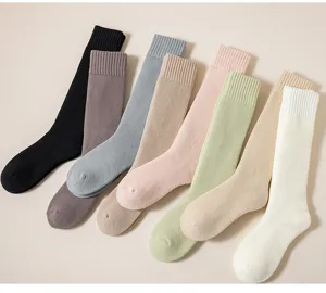Detailansicht einfarbige gefütterte Damensocken, dicke warme Wintersocken für Komfort.