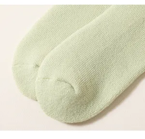 Hellgrüne, gefütterte thermische Strick-Wadensocken Detailansicht, gemütliche Wintersocken.