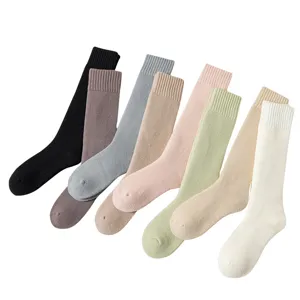 Einfarbige warme Fleece-Kniestrümpfe für Damen, dicke Wintersocken im praktischen 8er-Set.