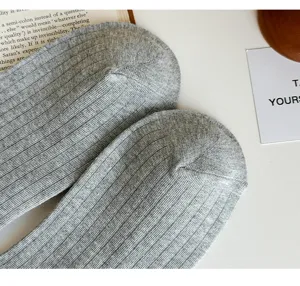 Damen einfarbige gerippte lange Socken Freizeit Fruehling Herbst graue Strumpfwaren
