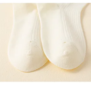 Nahaufnahme der Damen Baumwoll Rippstrick Socken mit feiner Struktur und weicher.
