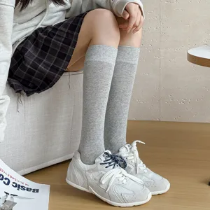 Bequeme graue Kniestrümpfe für Damen, stilvolle Frühlings- und Herbst-Rippsocken für Alltag.